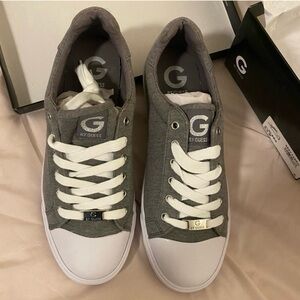 NIB G By Guess Women’s Oleex Gray White Lace Up Low Top Sneaker Shoes Size 9.5 M